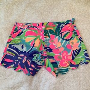 NWOT Lilly Pulitzer scalloped shorts!